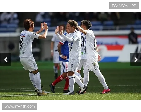 帕尔梅与圣卡的激烈对决揭示足球战术与团队合作的魅力